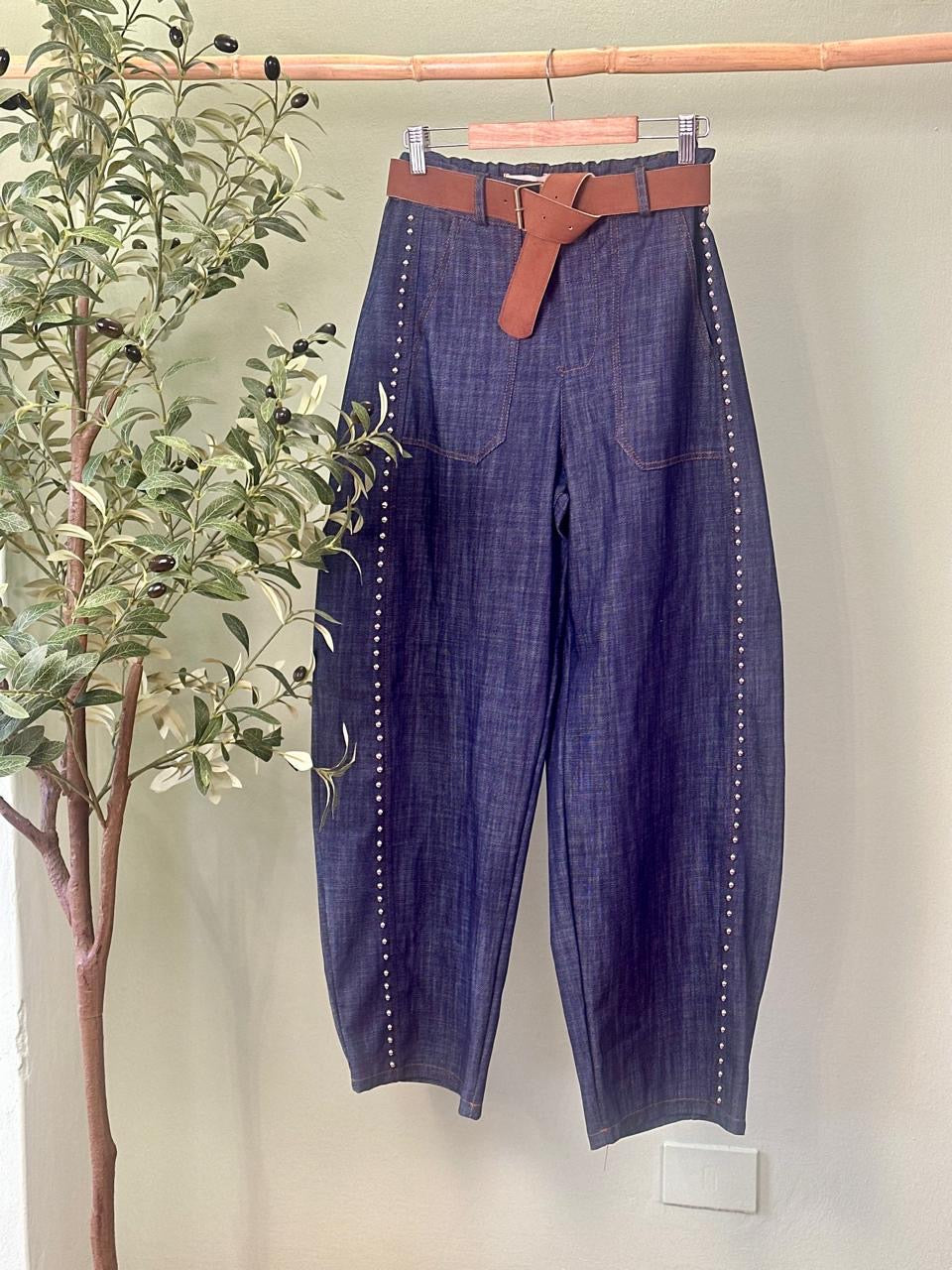 ✨ Denim Barrel Pants con Tachas ✨