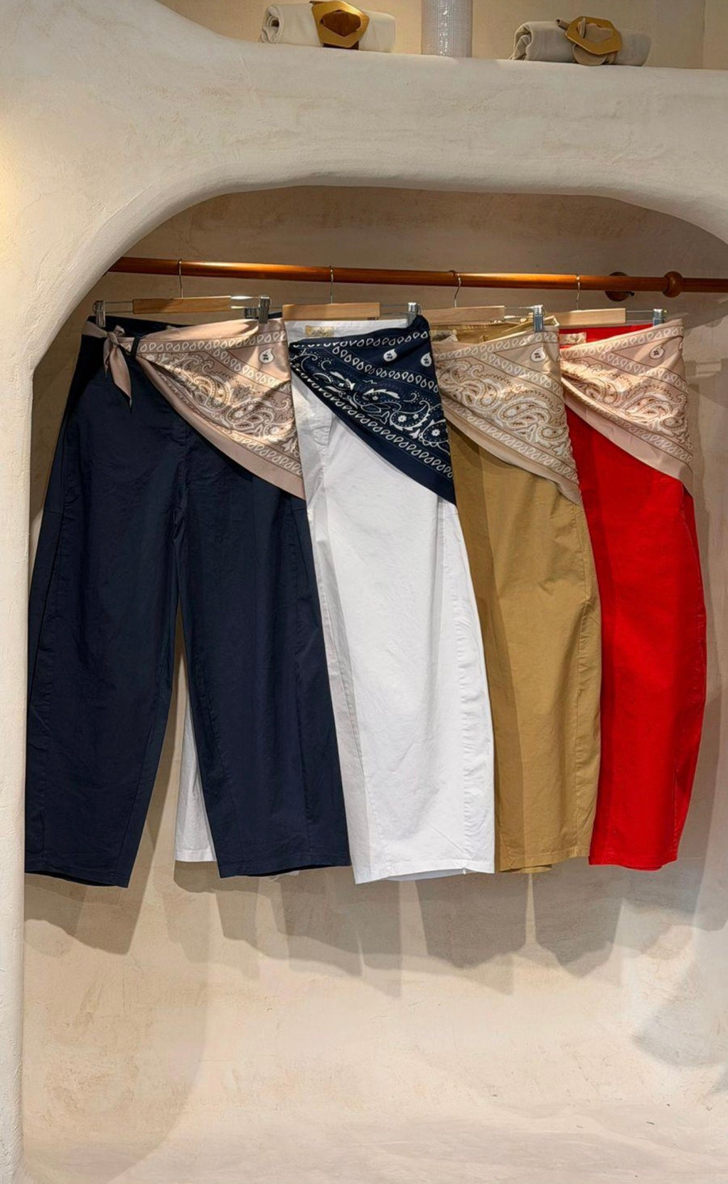 Signature Scarf Barrel Pants 🇮🇹          ✨ Limited Edition Style 🚨