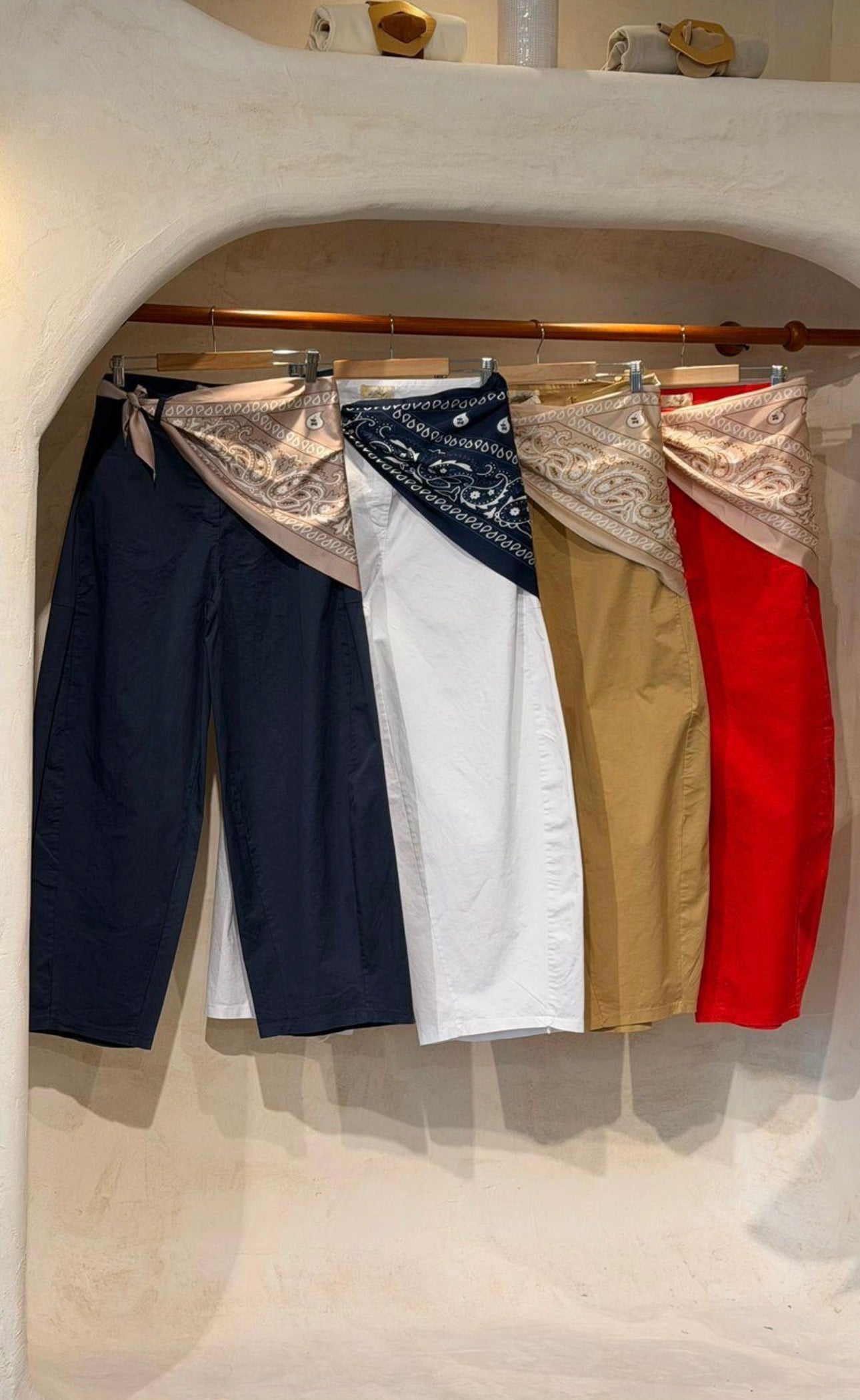Signature Scarf Barrel Pants 🇮🇹          ✨ Limited Edition Style 🚨